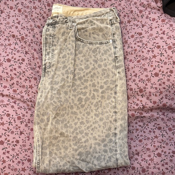 Universal Thread Gray Leopard Print Baggy Jeans - Picture 3 of 4
